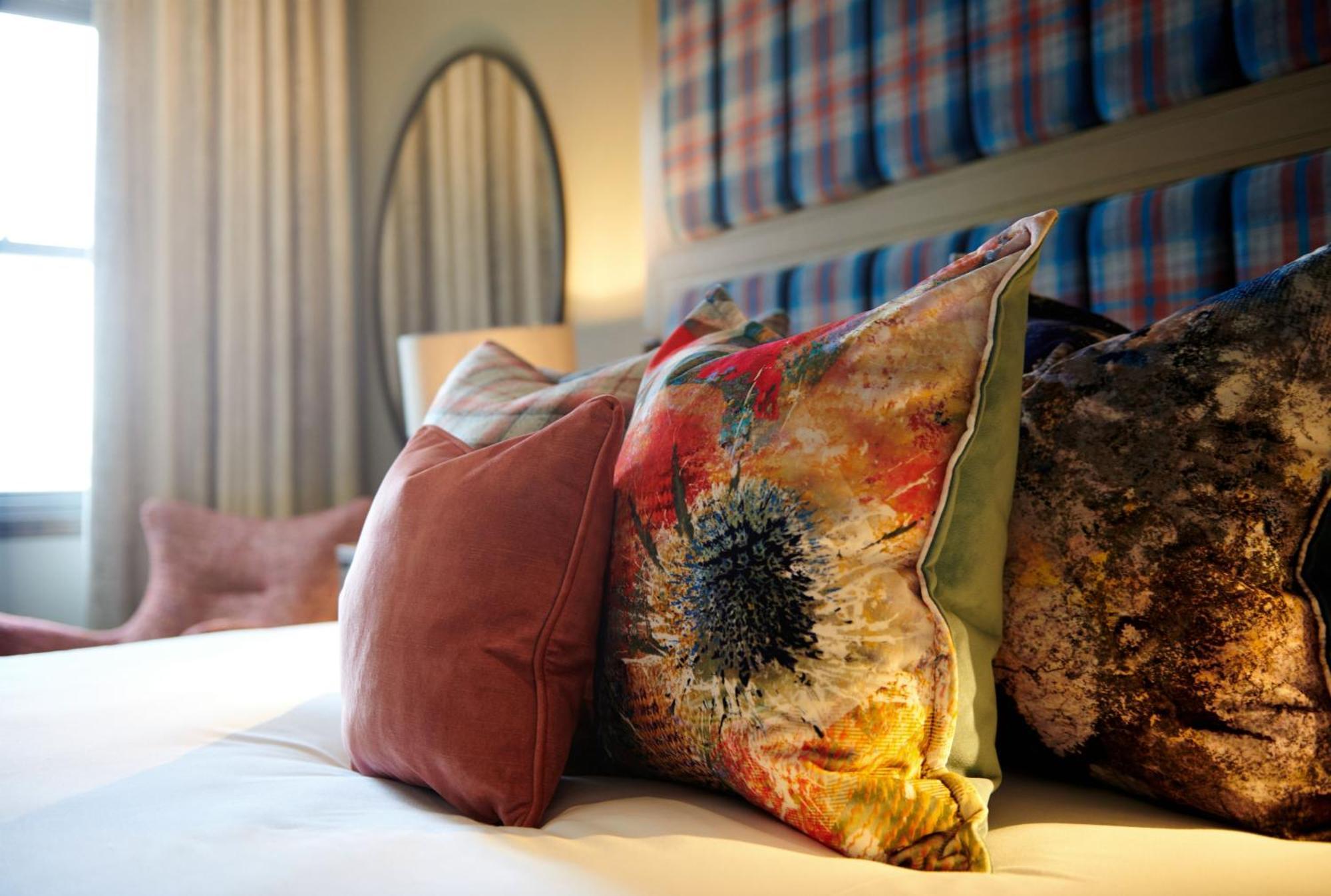 Cameron House On Loch Lomond Alexandria Exterior foto Decorative cushions