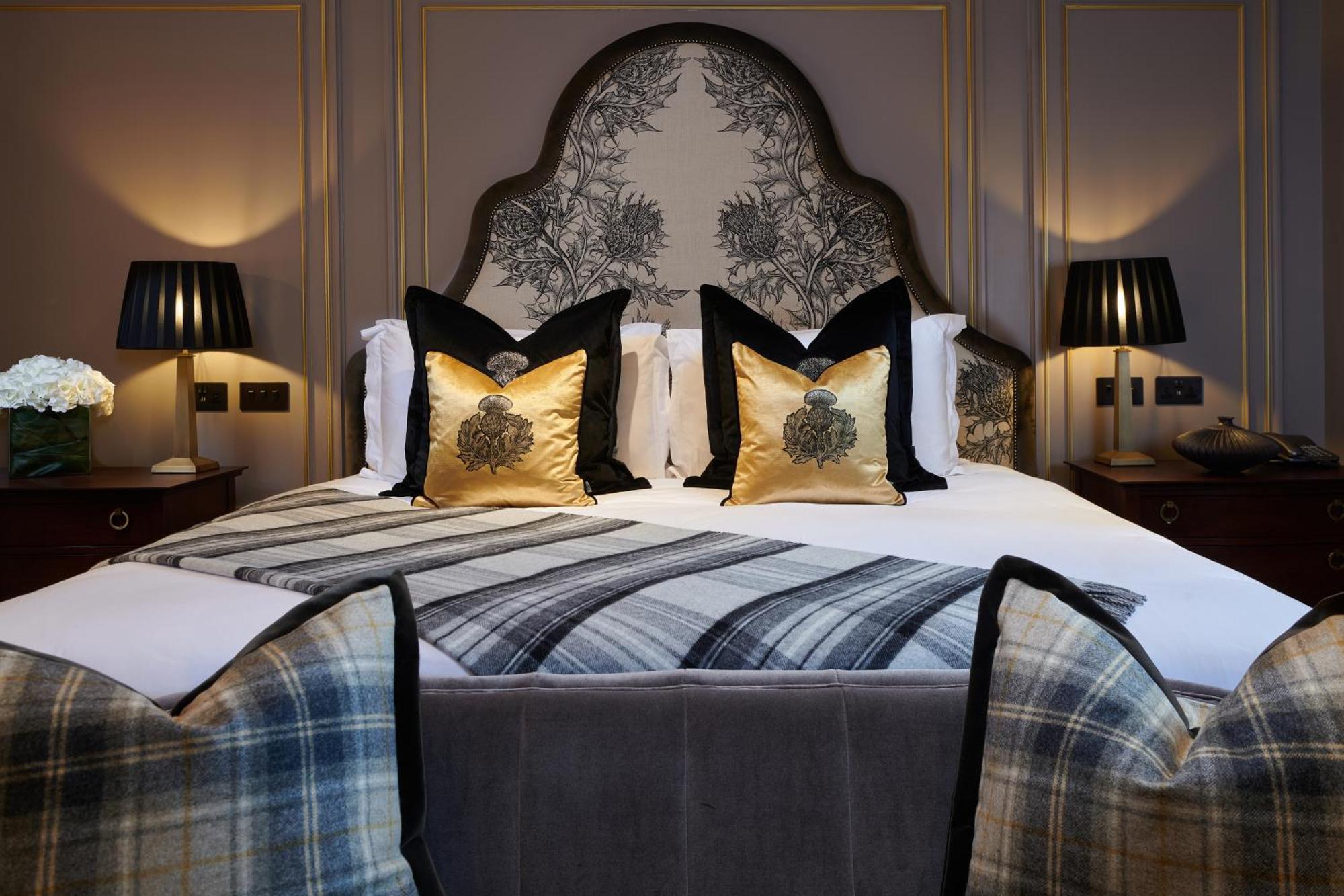 Cameron House On Loch Lomond Alexandria Exterior foto A bedroom at The Mitre