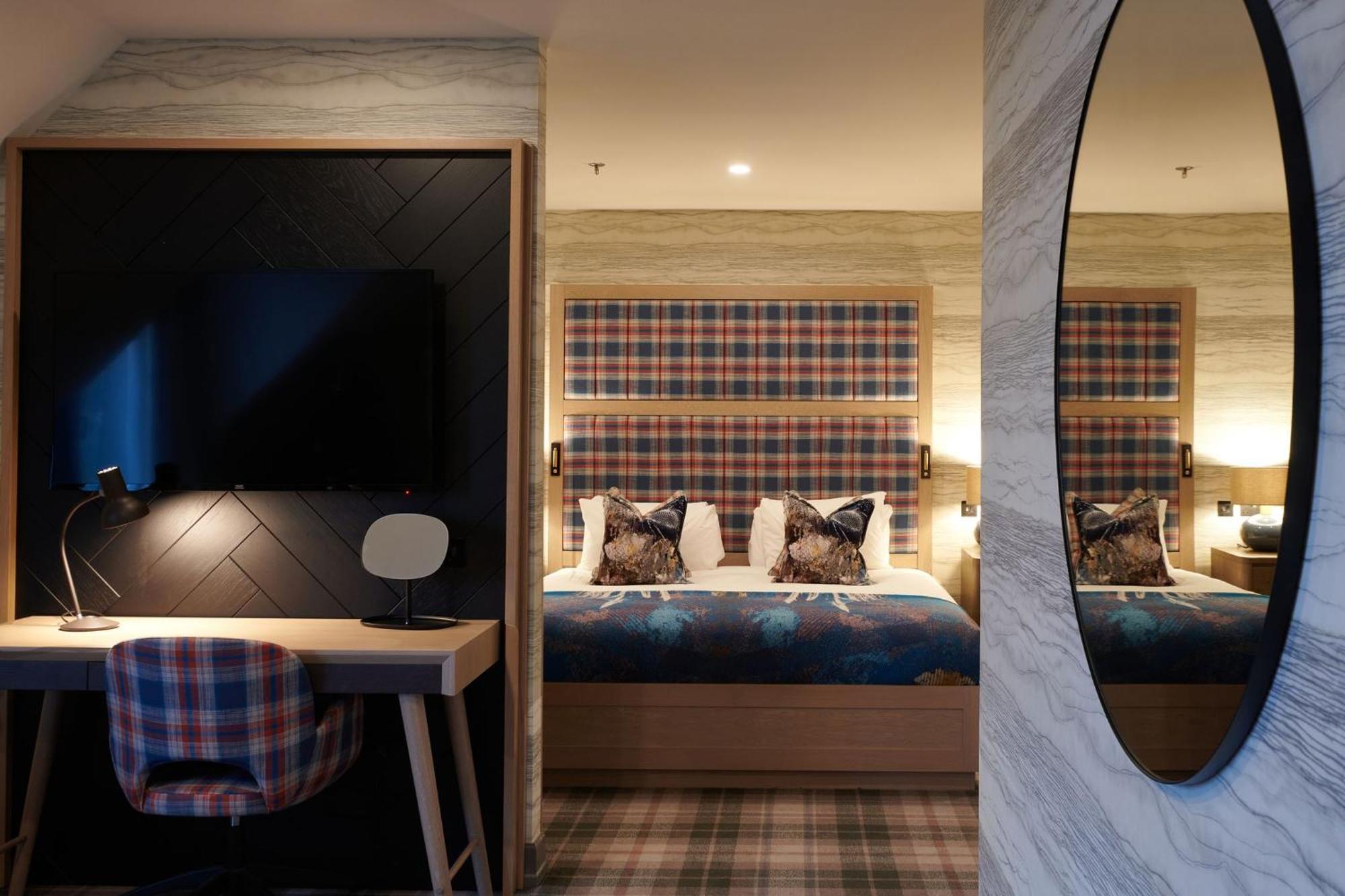Cameron House On Loch Lomond Alexandria Exterior foto A bedroom at the hotel