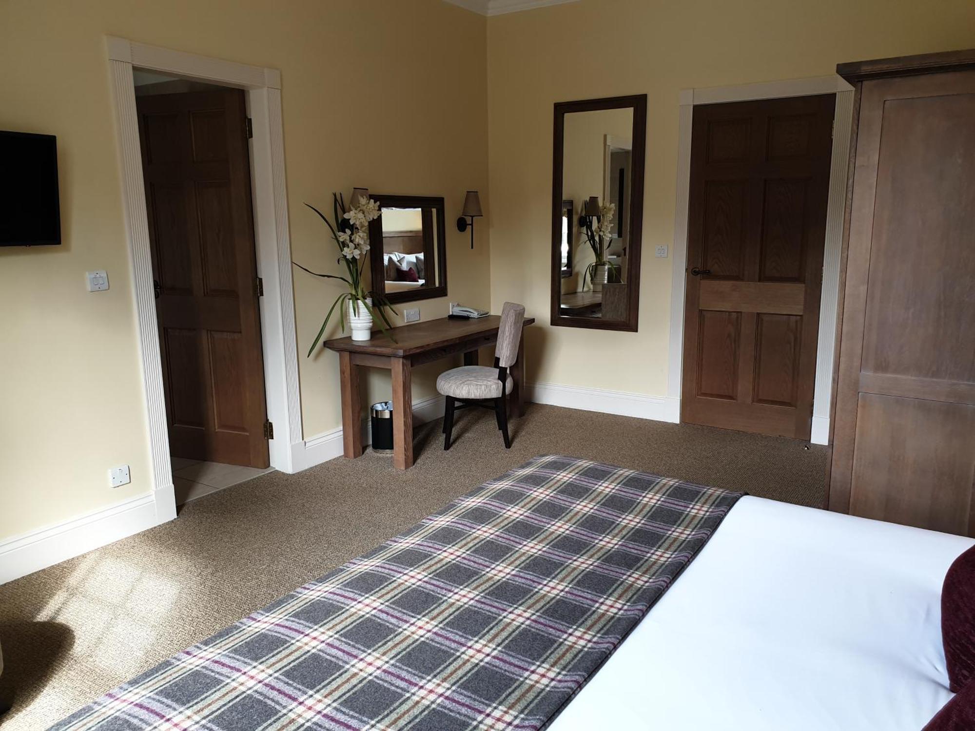 Cameron House On Loch Lomond Alexandria Exterior foto A bedroom at the hotel