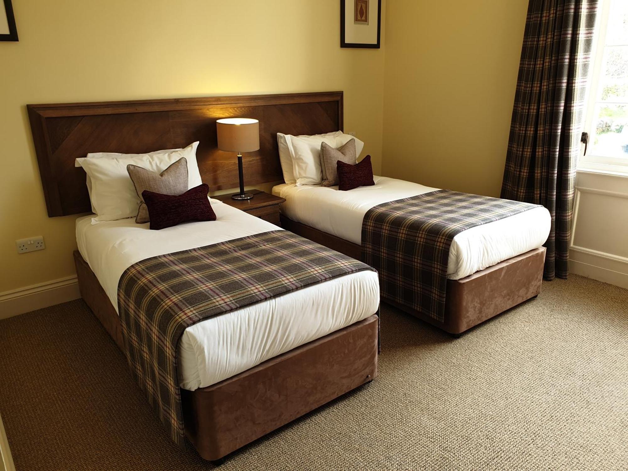 Cameron House On Loch Lomond Alexandria Exterior foto A twin room