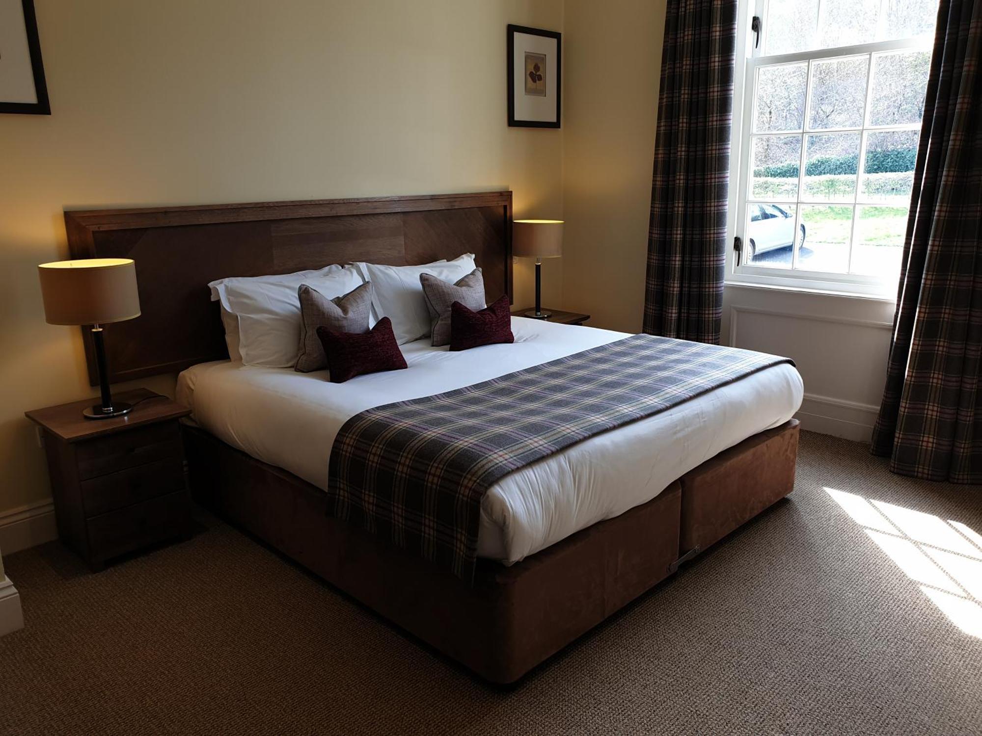 Cameron House On Loch Lomond Alexandria Exterior foto A bedroom at the hotel