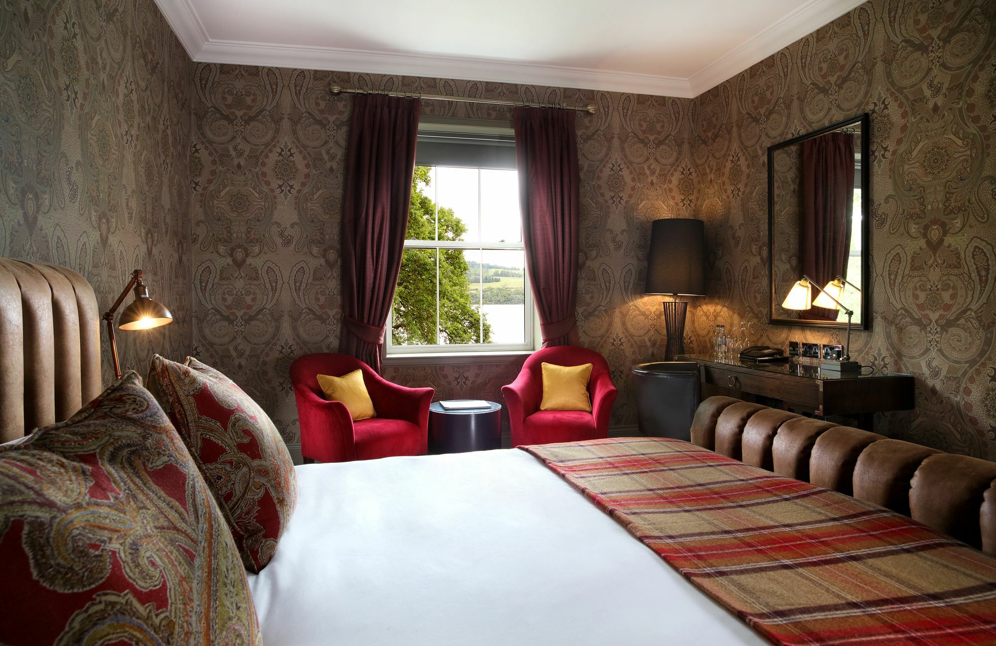 Cameron House On Loch Lomond Alexandria Exterior foto A bedroom at the hotel